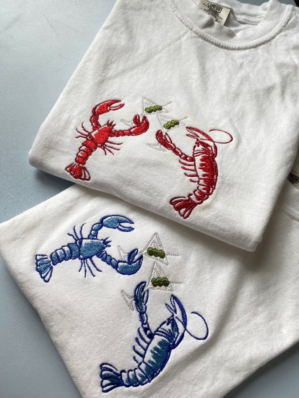Embroidered lobsters toasting with martinis ๐ธ - Picture 2 of 9